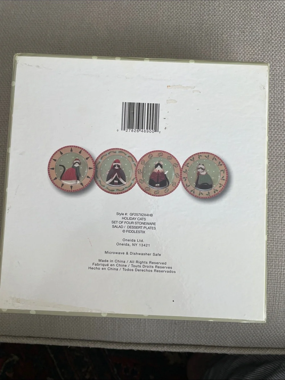 4 Oneida Holiday Cats Stoneware Plates. Winter. Original box and packaging.